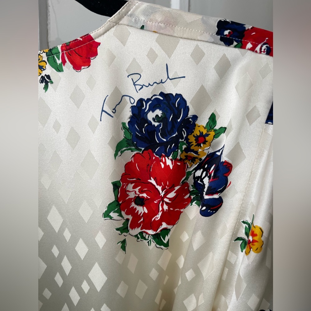 NWT Tory Burch Ivory Tea Rose Printed Silk Wrap Dress Size 8 - Picture 3 of 5